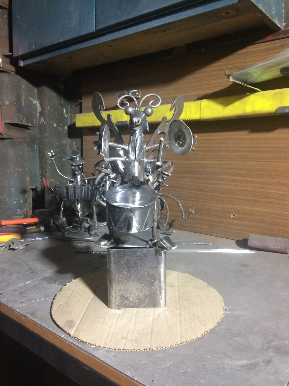 Кованые персонажи для дома и сада.