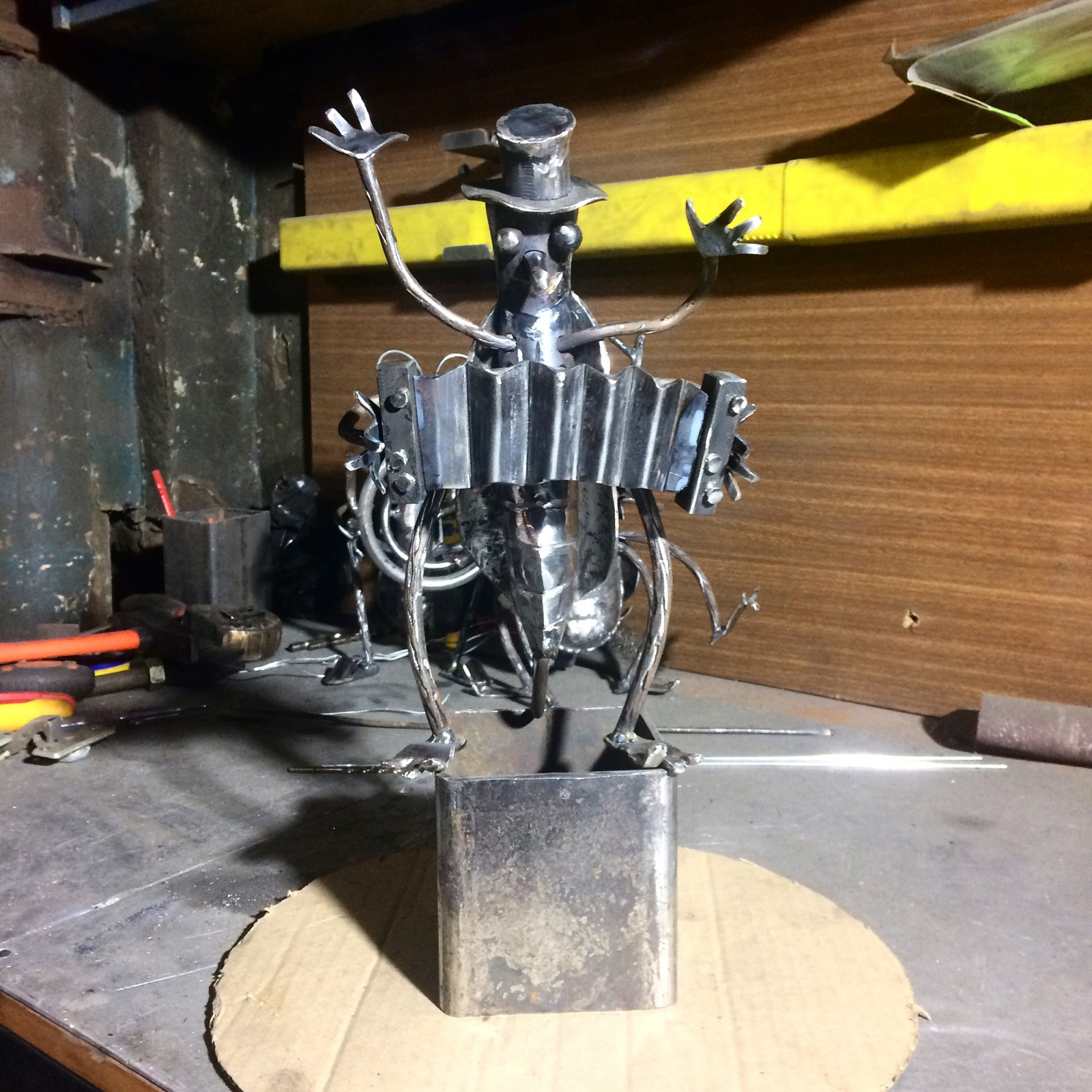 Кованые персонажи для дома и сада.