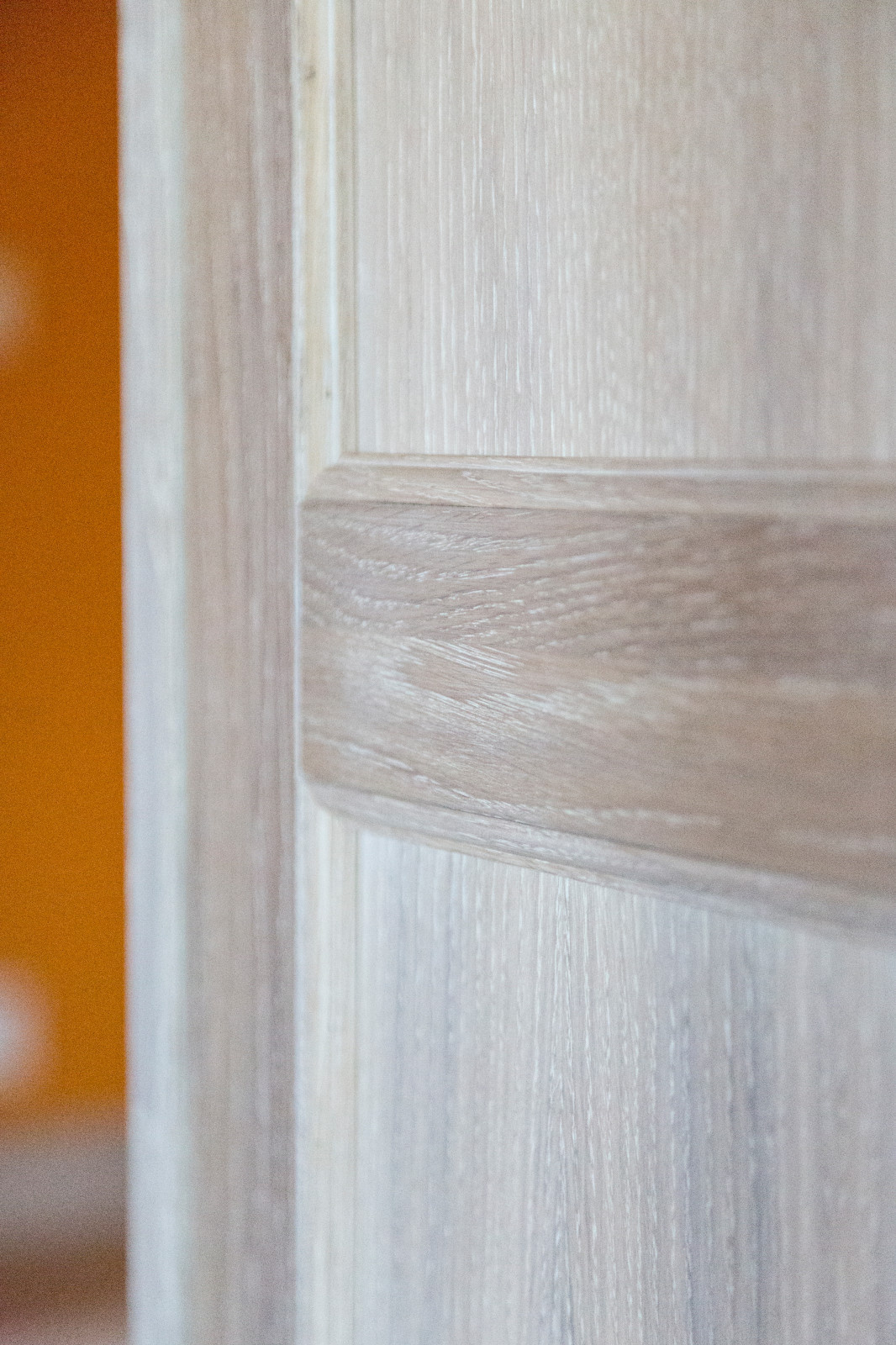 Встроенный шкаф в детскую из массива дуба