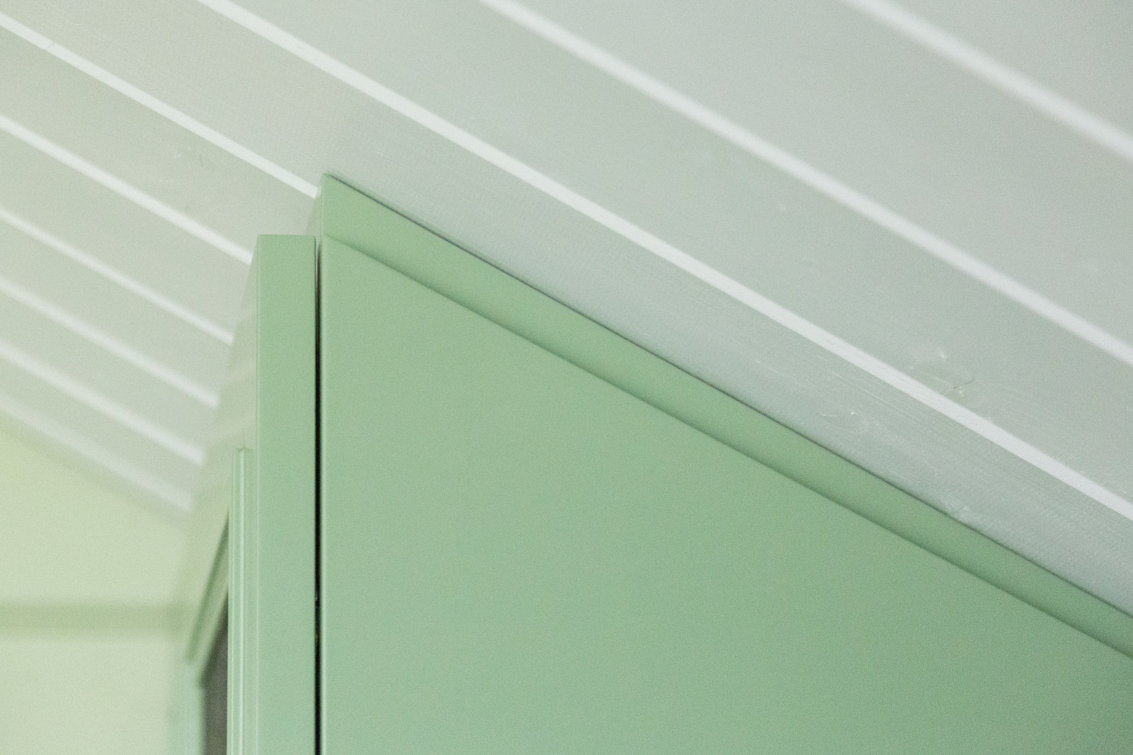 Встроенный шкаф из МДФ