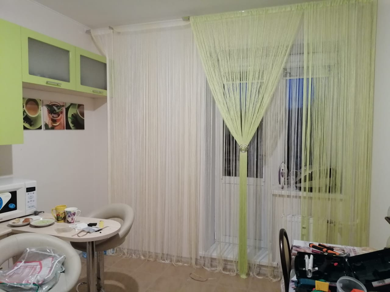 Нитяные шторы Nitiopt в интерьере кухни