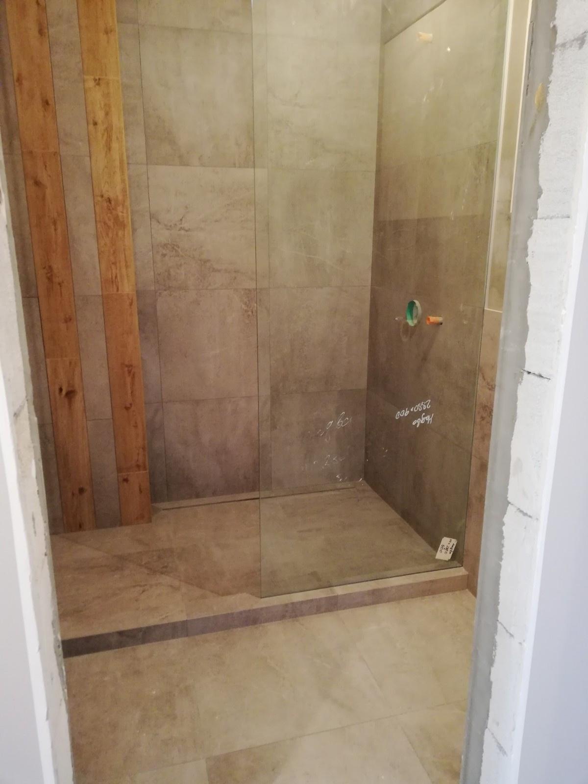 Квартиры и офисы.