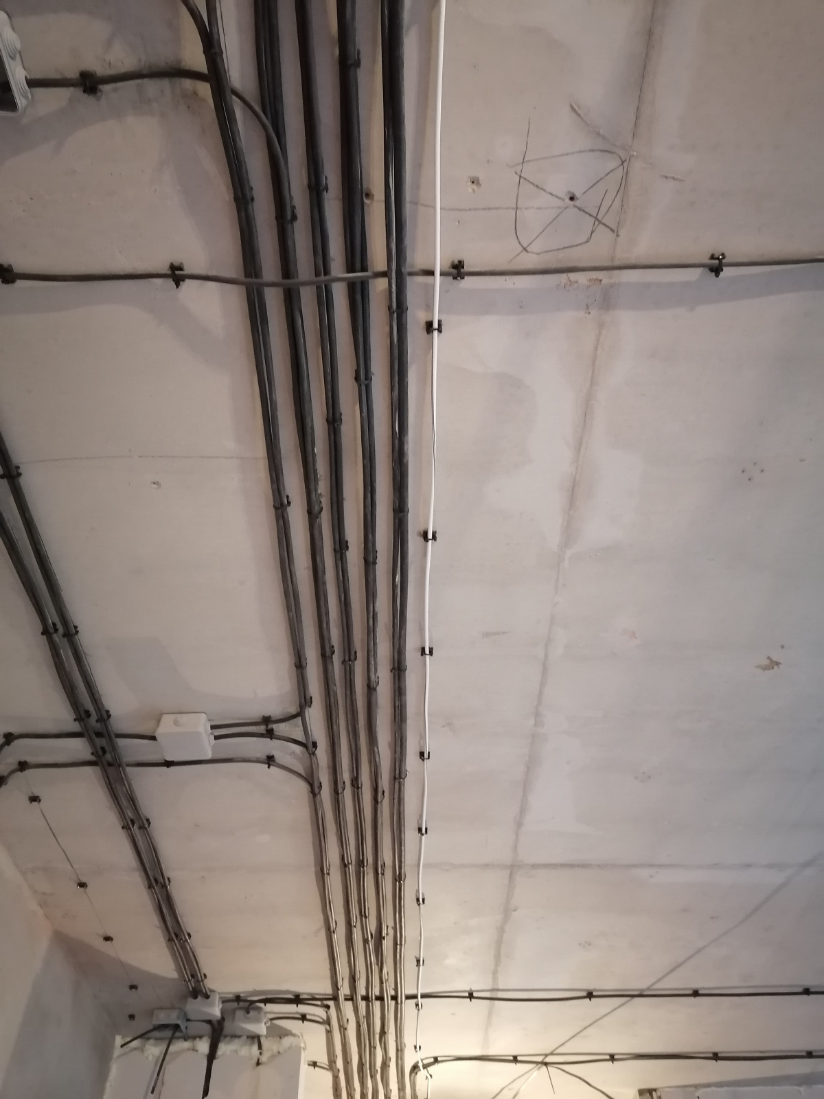 Монтаж кабельных трасс на наших объектах