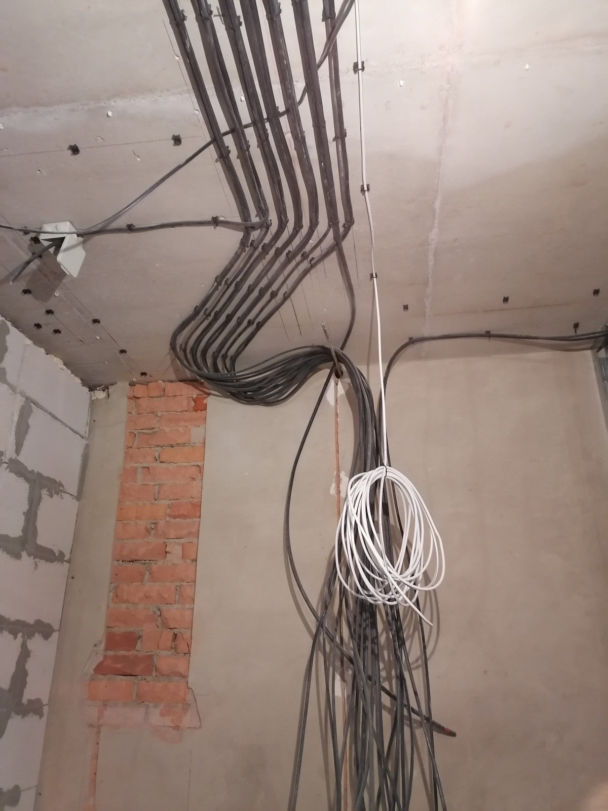 Монтаж кабельных трасс на наших объектах