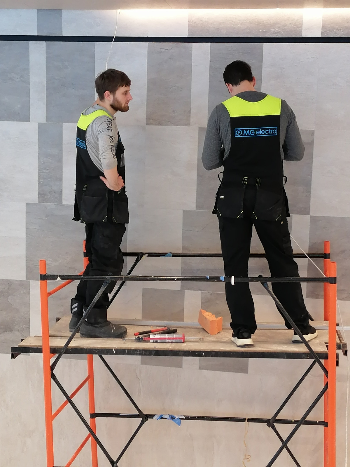 Обложка проекта: Наши мастера за работой