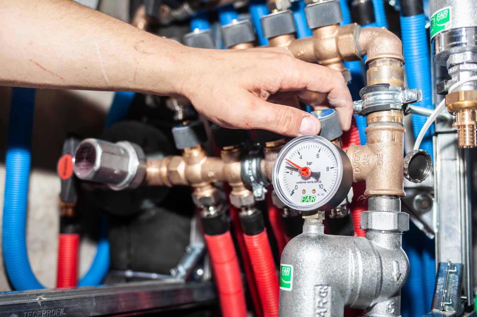 Монтаж водоснабжения отопления в квартирах