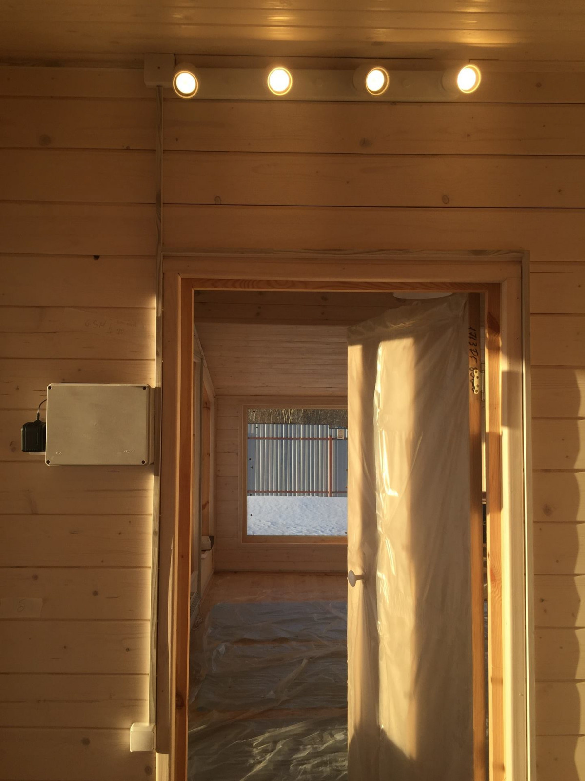 Монтаж электрики в кабель канале