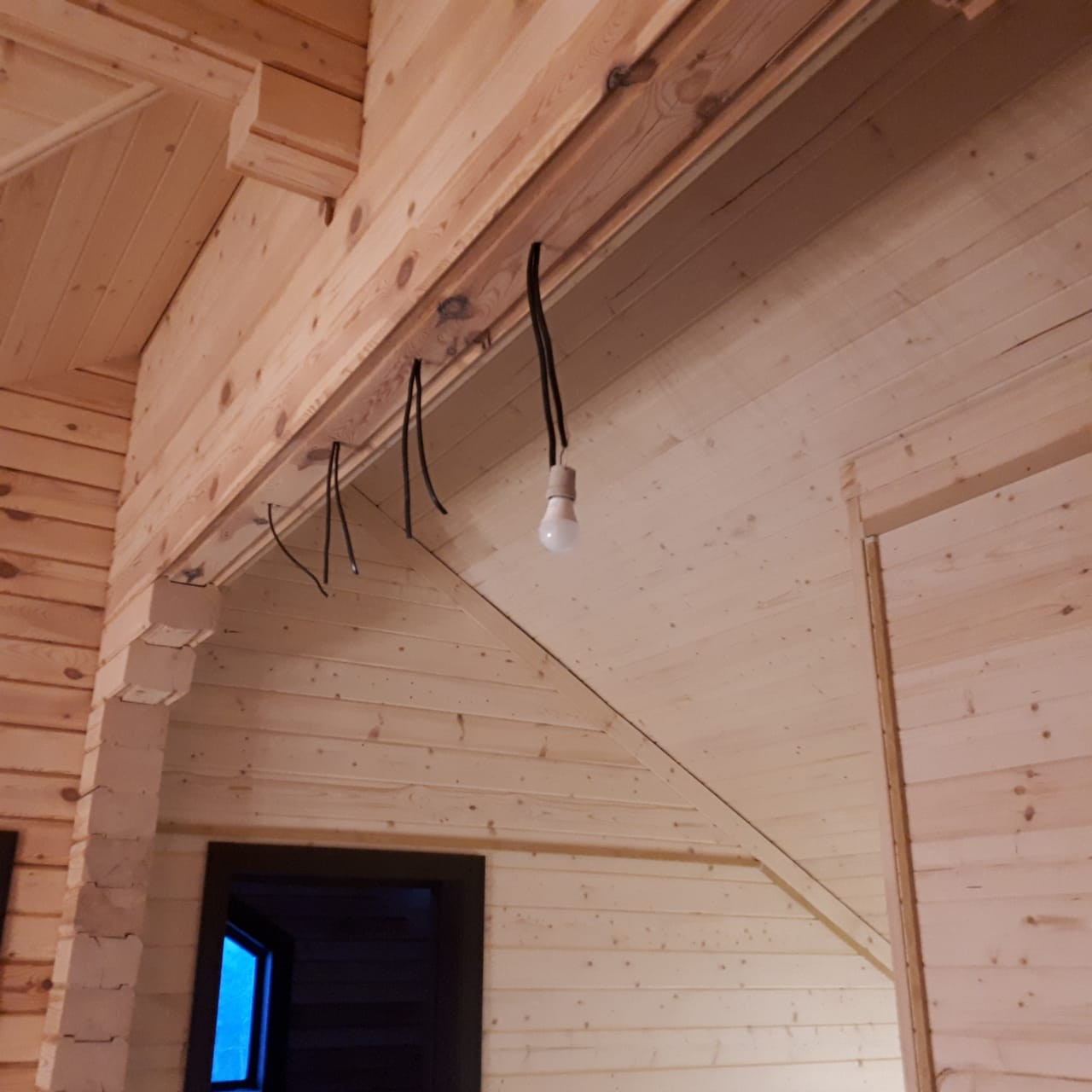 Монтаж электрики в кабель канале