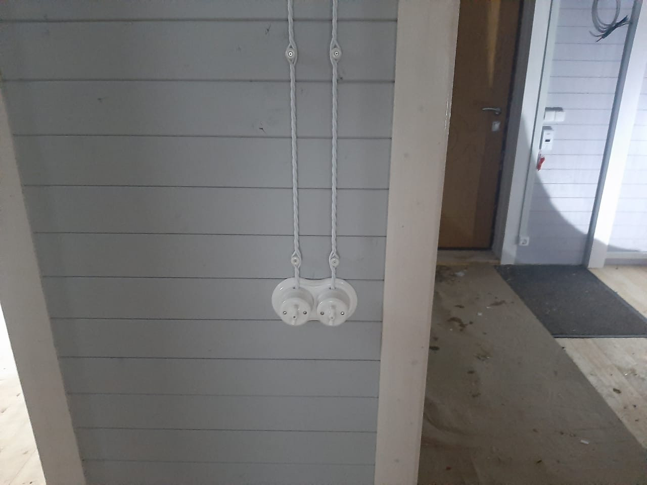 Монтаж электрики в ретро стиле