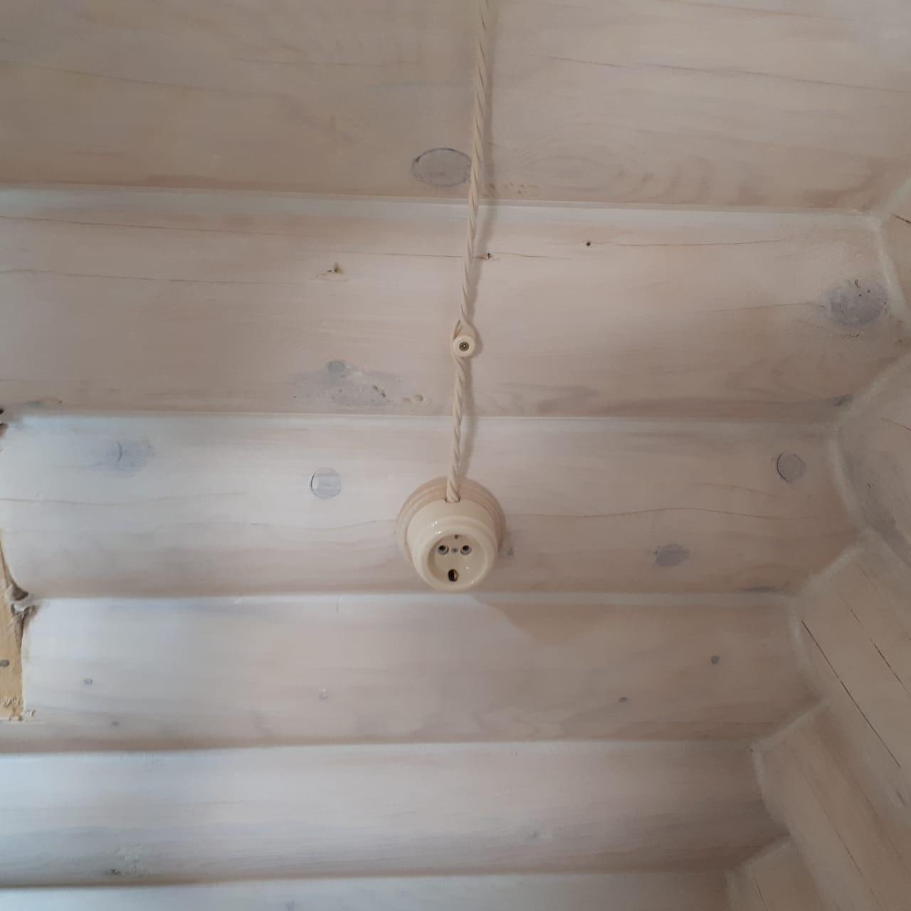 Монтаж электрики в ретро стиле