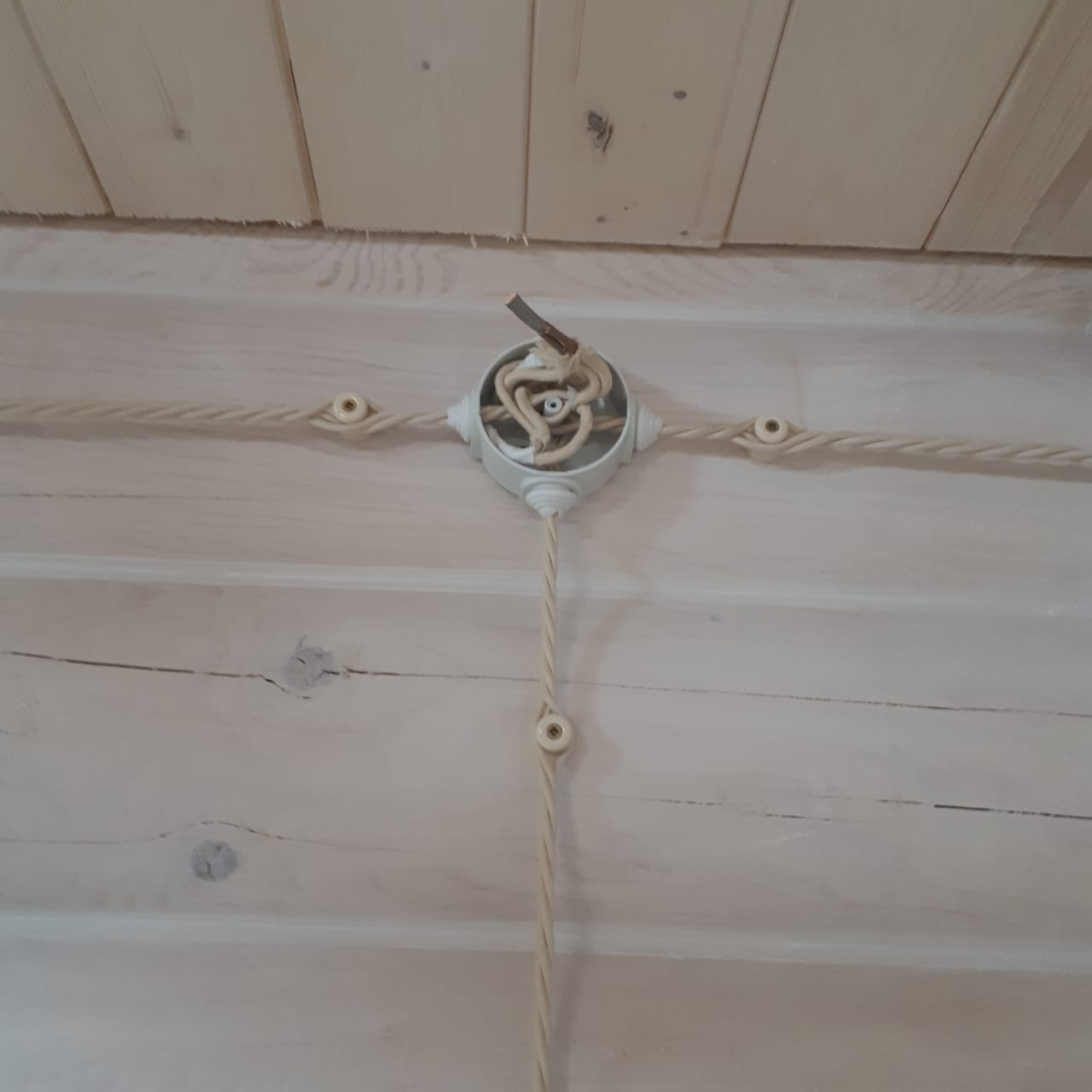 Монтаж электрики в ретро стиле