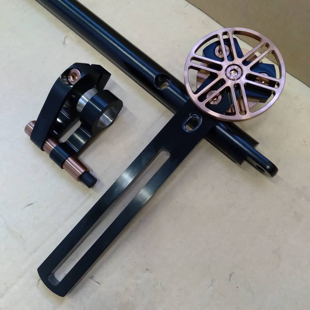 Фурнитура Chronos, ручки Klassik, петли Agitus M Bicolor(PVD Kupfer+PVD Schwarz)