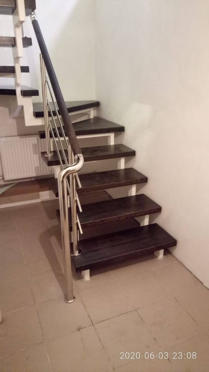 Перила из нержавеющей стали и дерева