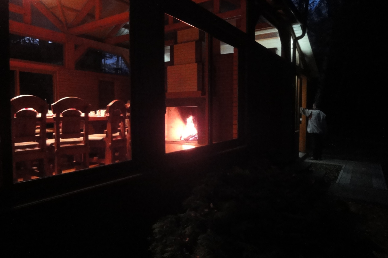 Камин в летней беседке