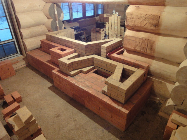 Сдвоенные камины в смежных помещениях рубленого дома