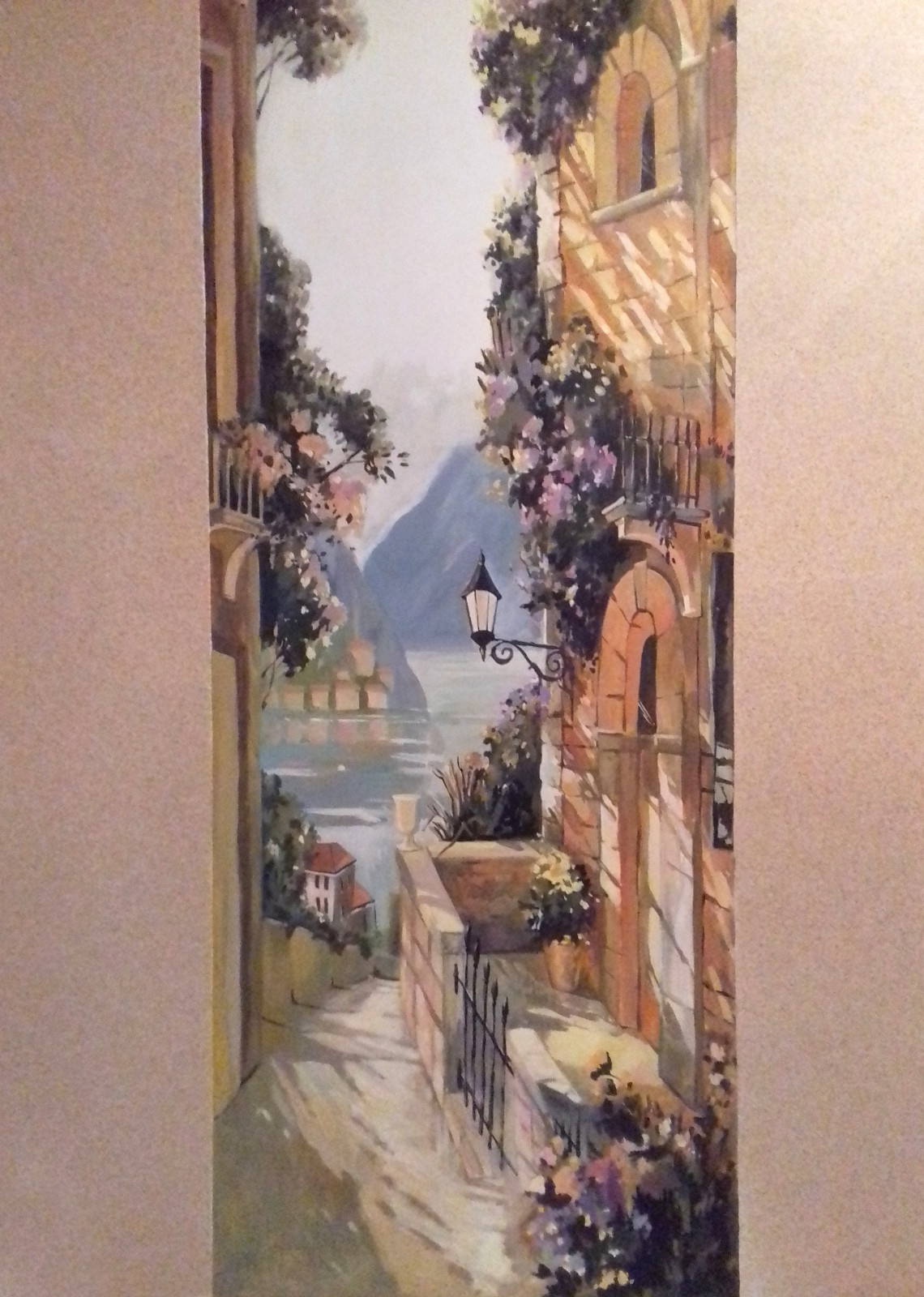 Пейзаж на стене прихожей