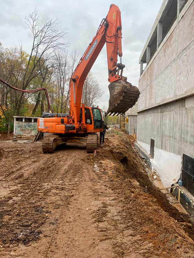 Пазухи котлована у фундамента здания павильона на ВДНХ