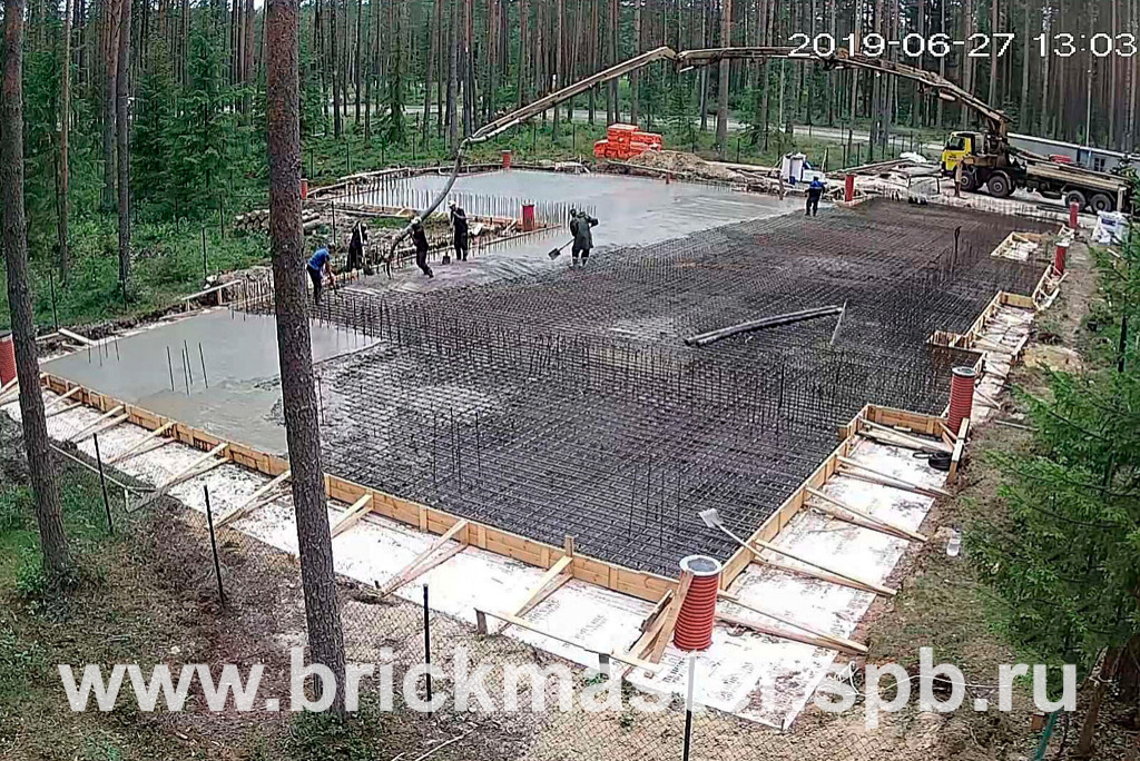 Компания BrickMaster производит строительство загородного дома площадью 580 кв.м