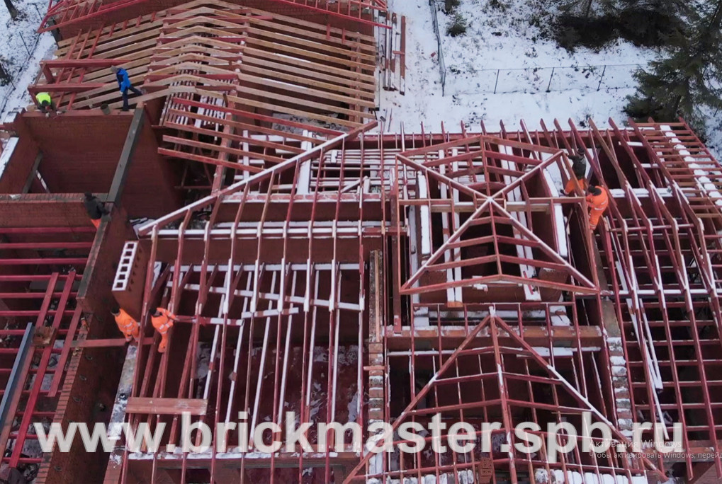Компания BrickMaster производит строительство загородного дома площадью 580 кв.м