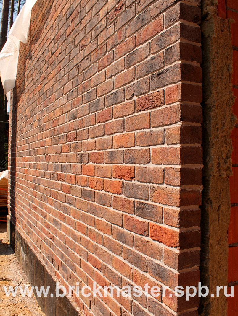 Компания BrickMaster производит строительство загородного дома площадью 580 кв.м