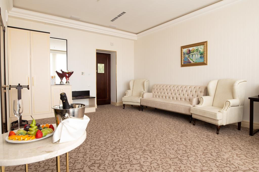 Обложка проекта: мебель HoReCa под заказ для отеля