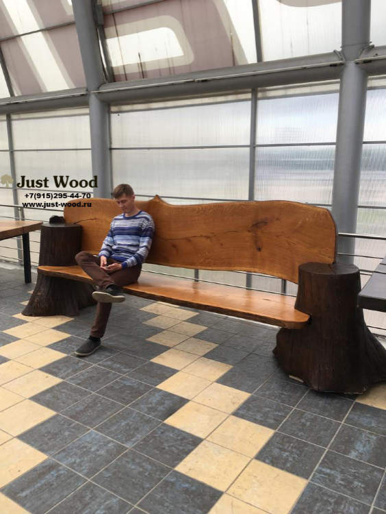 Скамья из дубовых пней