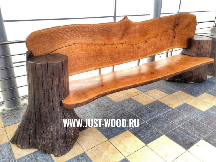 Скамья из дубовых пней