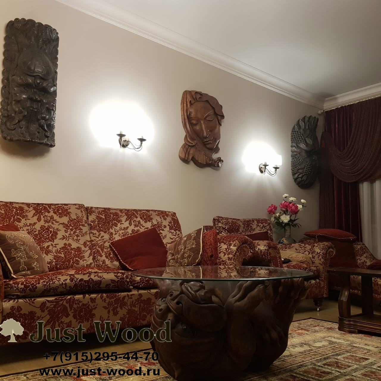 Журнальный стол, маска лесного духа и панно "Дева мария" в интерьере.