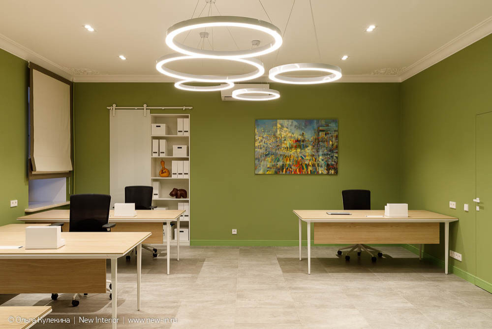 Современный интерьер офиса в историческом здании - 150 м²
