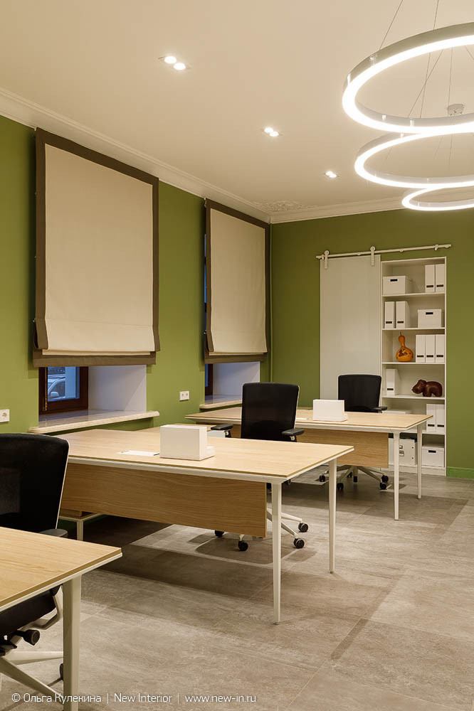 Современный интерьер офиса в историческом здании - 150 м²
