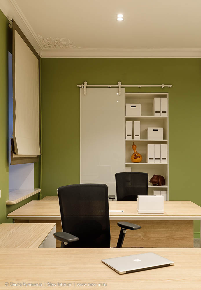 Современный интерьер офиса в историческом здании - 150 м²