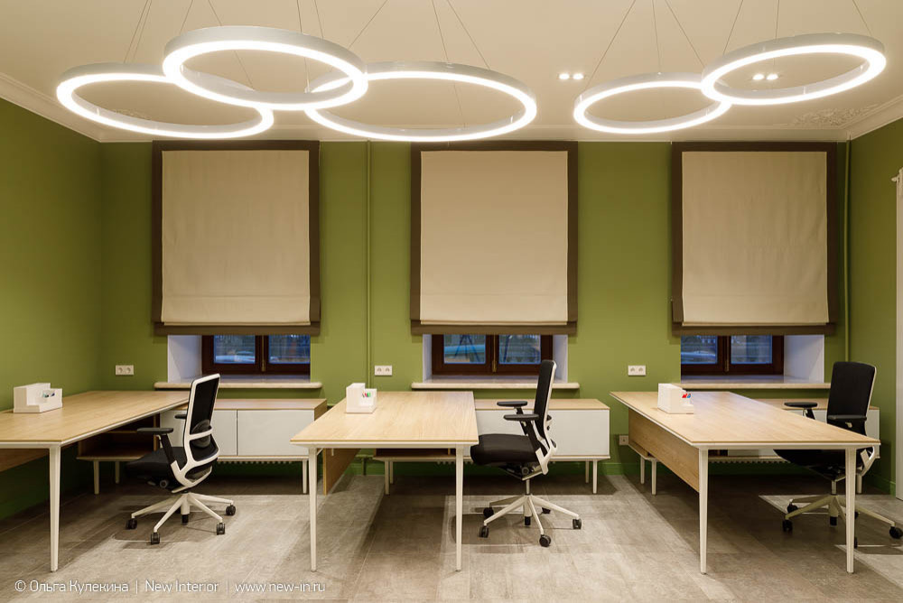Современный интерьер офиса в историческом здании - 150 м²