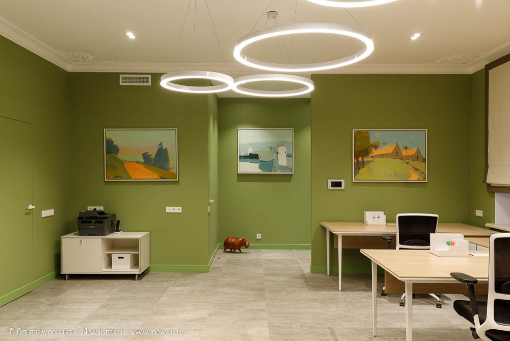 Современный интерьер офиса в историческом здании - 150 м²