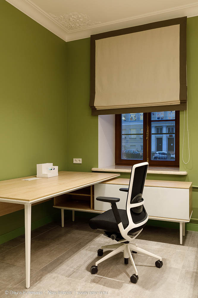 Современный интерьер офиса в историческом здании - 150 м²