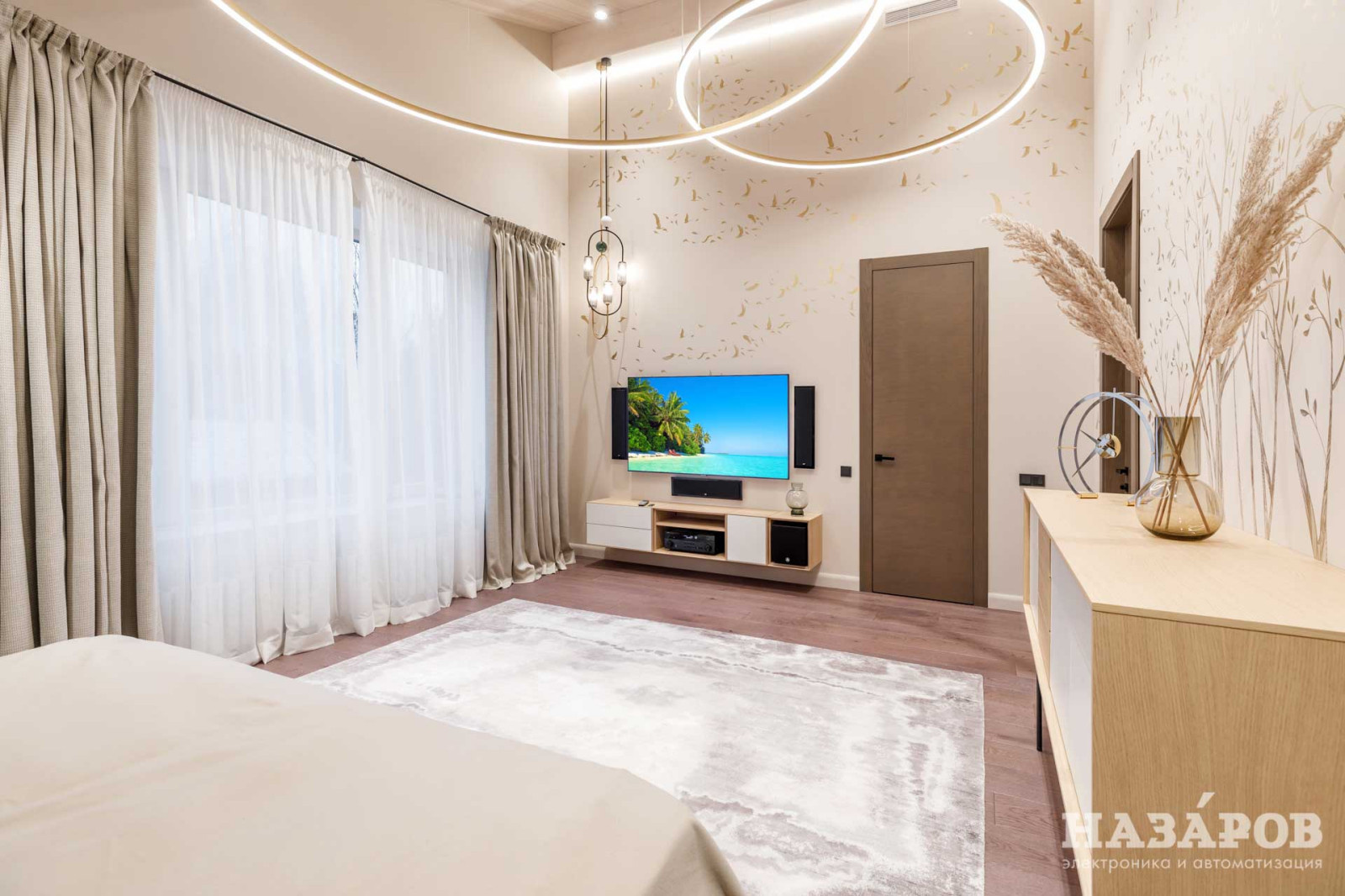 Домашний кинотеатр во всех оттенках серого