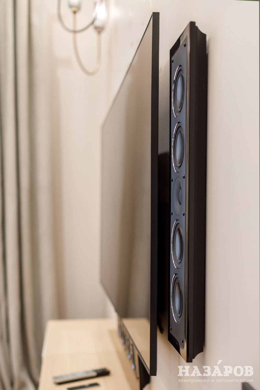 Домашний кинотеатр во всех оттенках серого