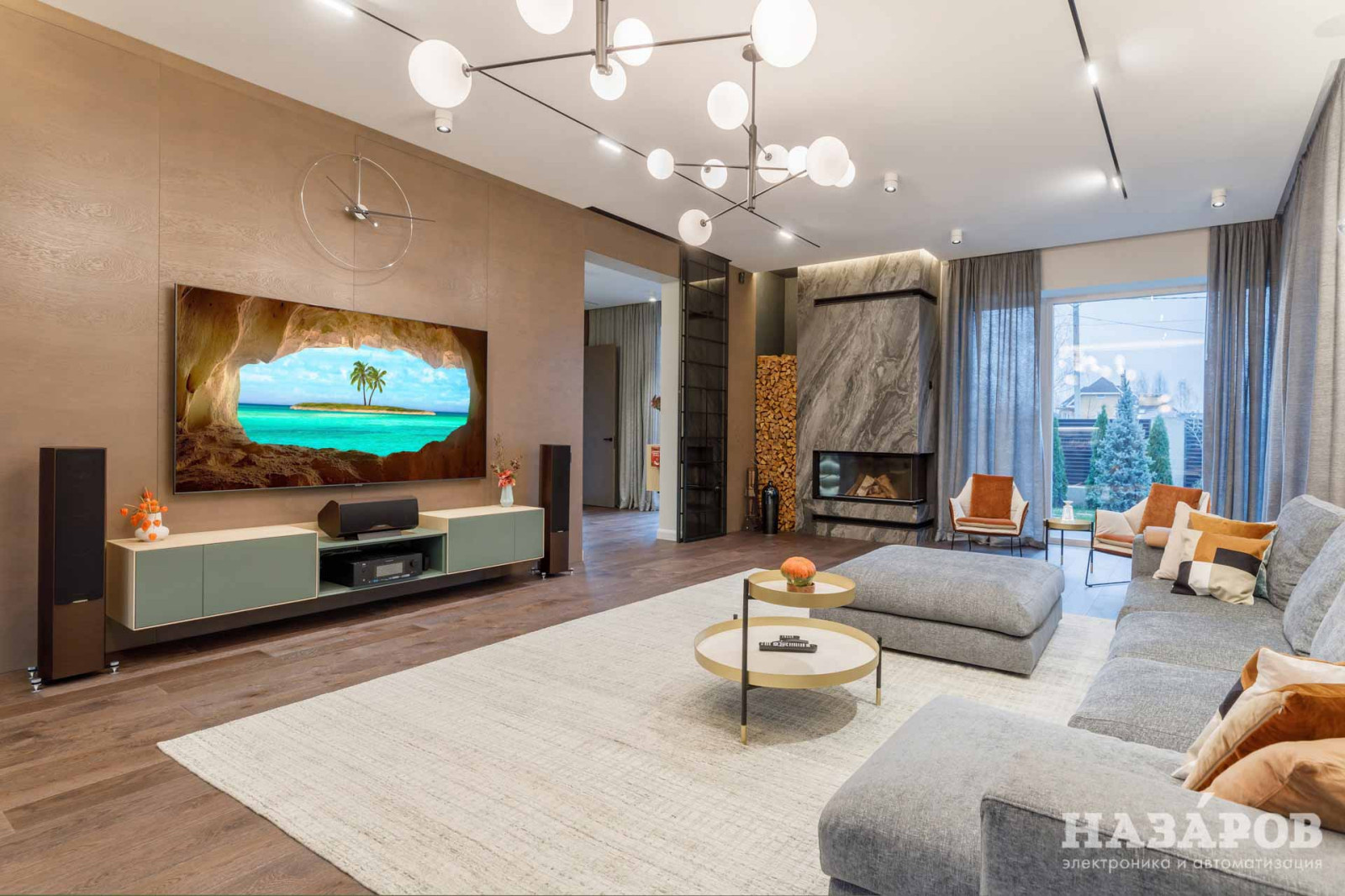 Домашний кинотеатр во всех оттенках серого