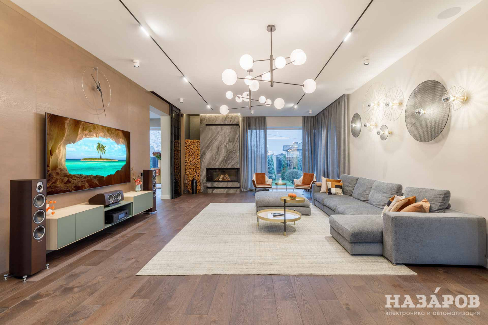 Домашний кинотеатр во всех оттенках серого