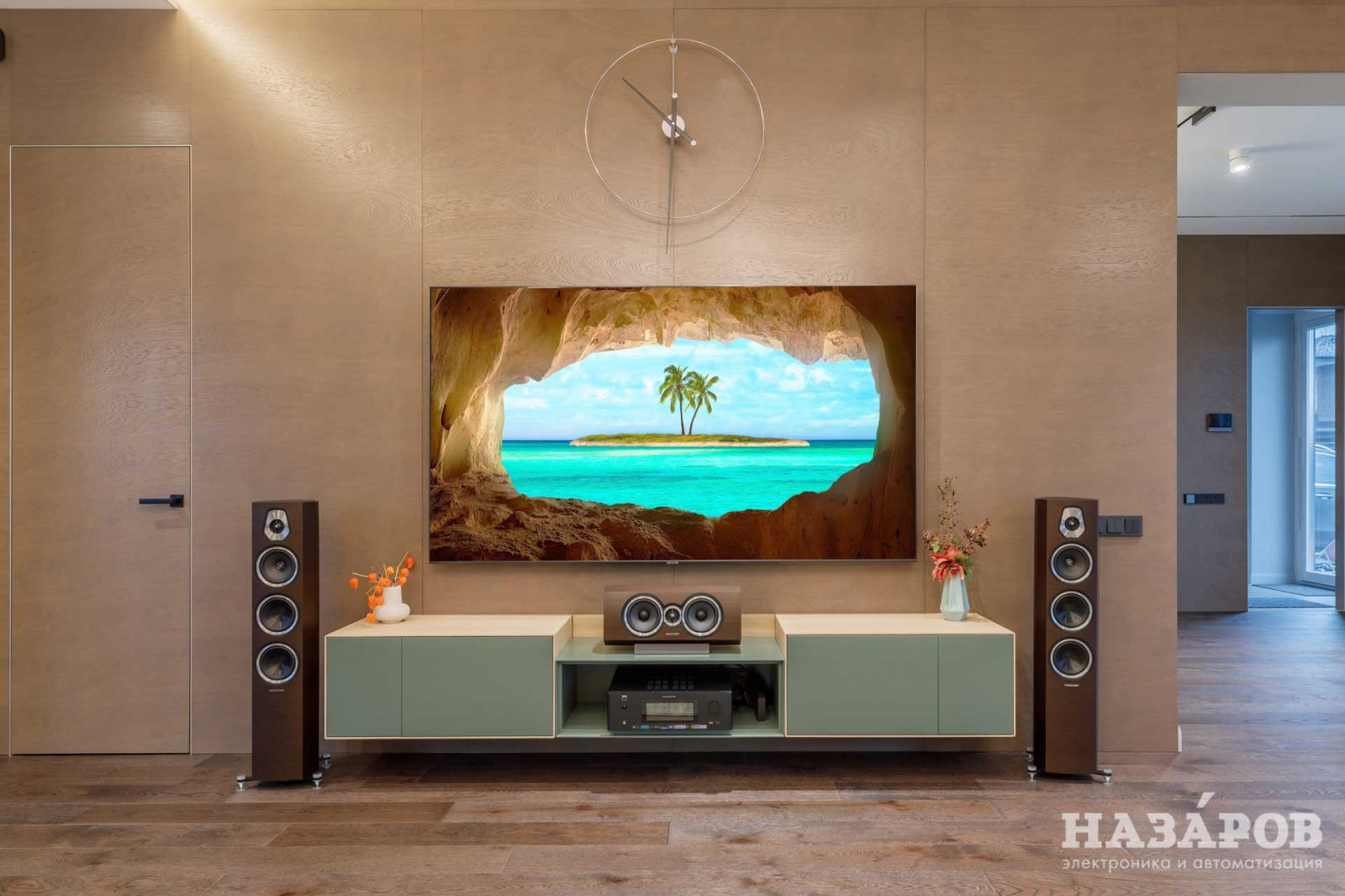 Домашний кинотеатр во всех оттенках серого