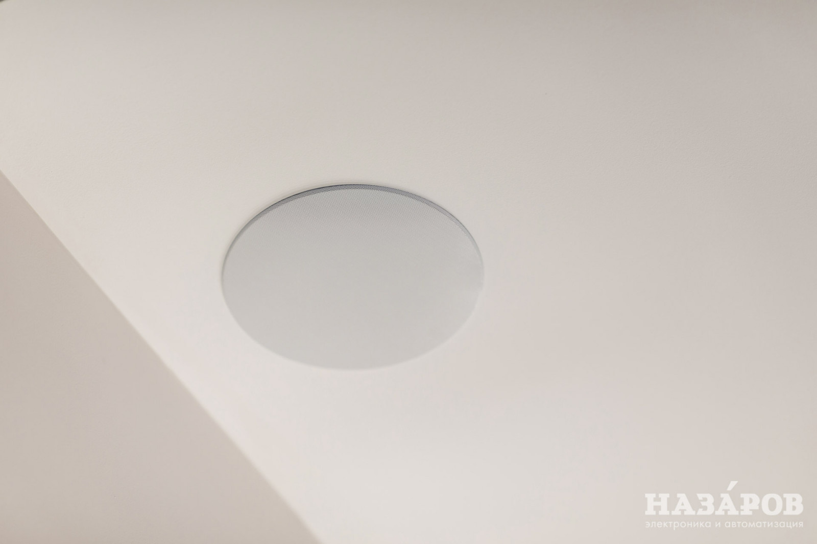 Обложка проекта: Домашний кинотеатр во всех оттенках серого