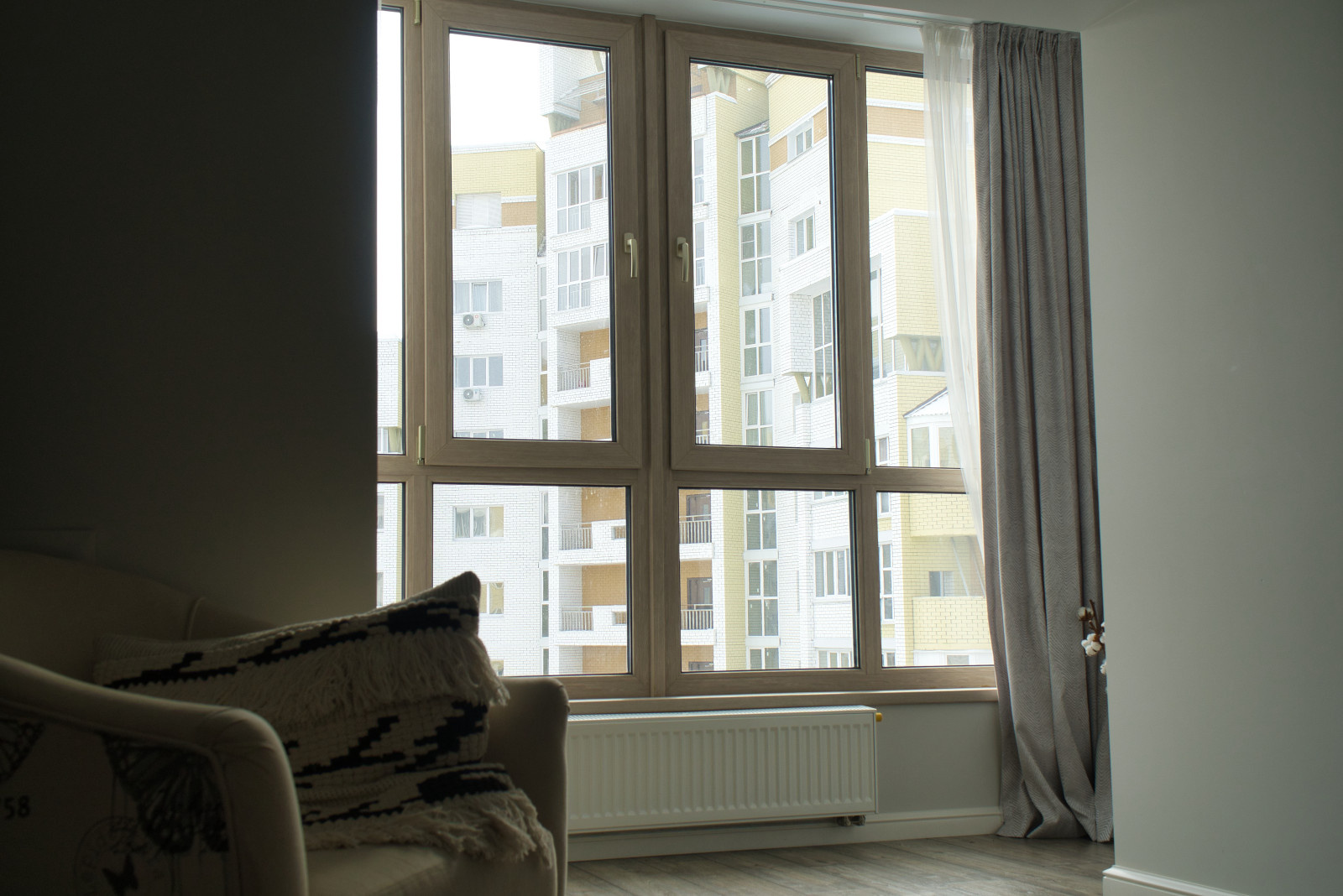 Окна с текстурой под дерево