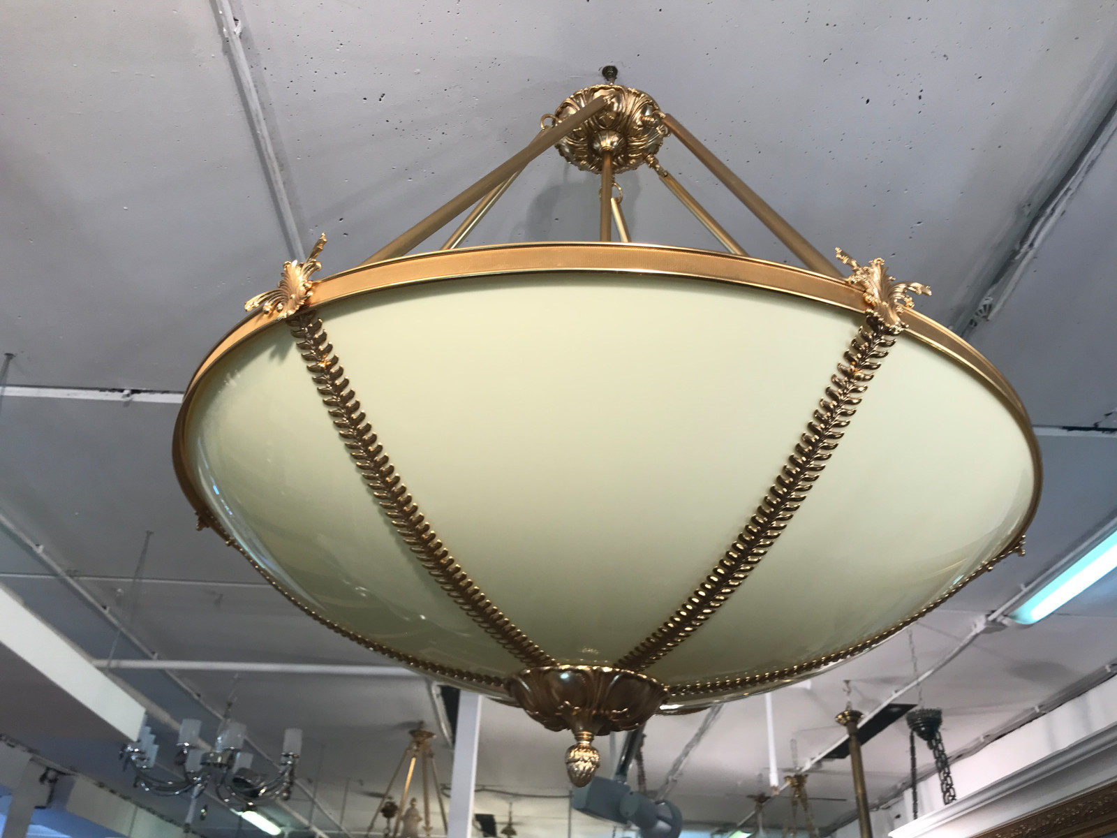 Свет премиальных фабрик с дисконтом