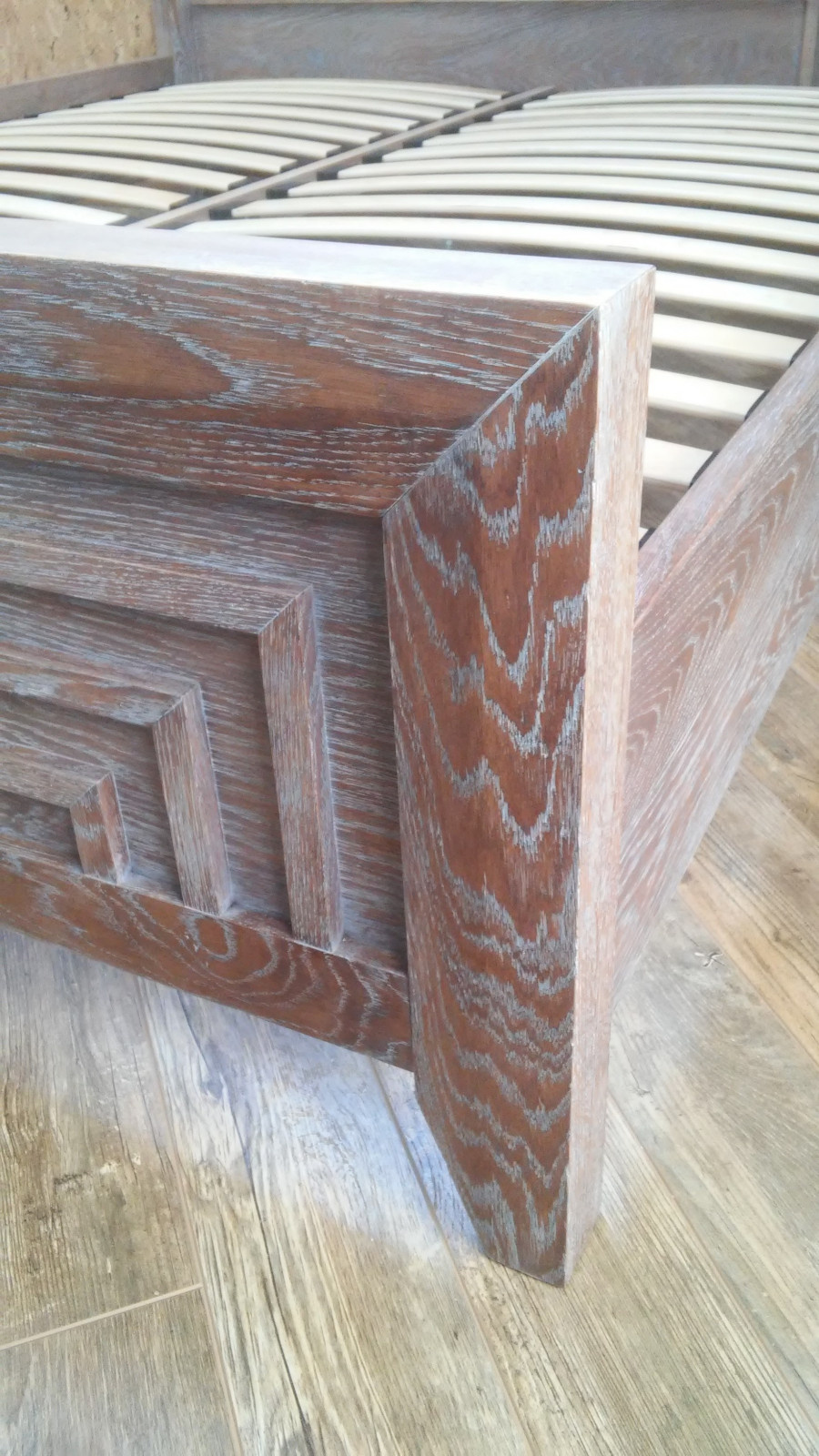 Дубовая кровать