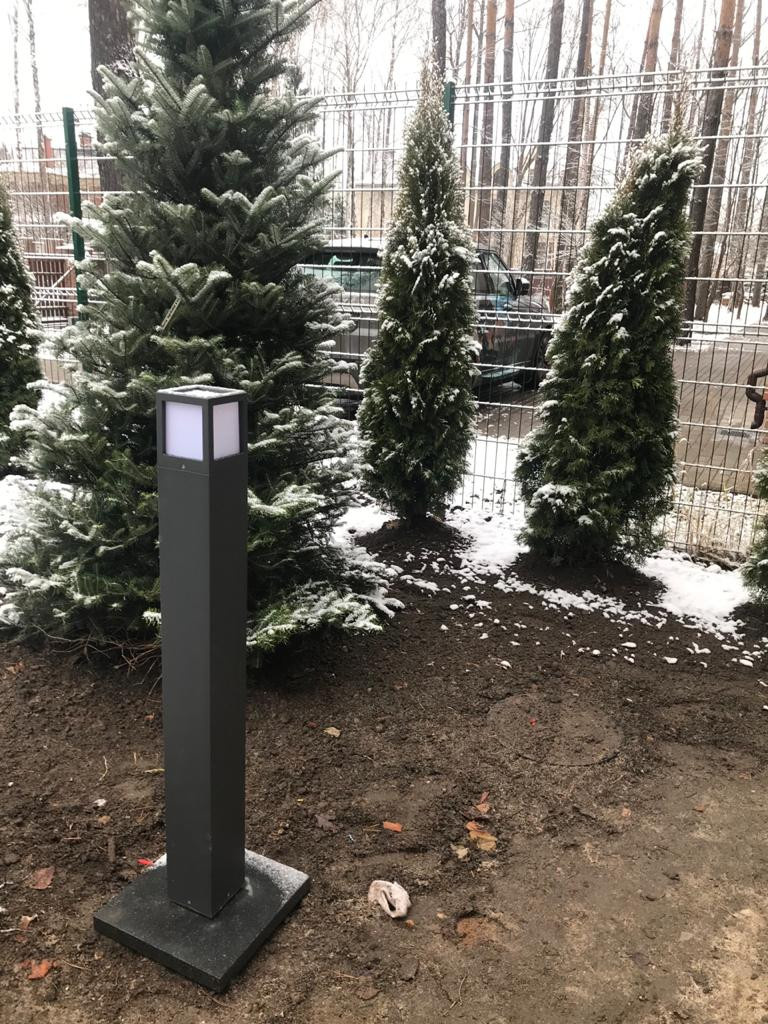 Ландшафтные уличные столбы немецкого бренда Deko-Light. Фото с объекта Заказчика