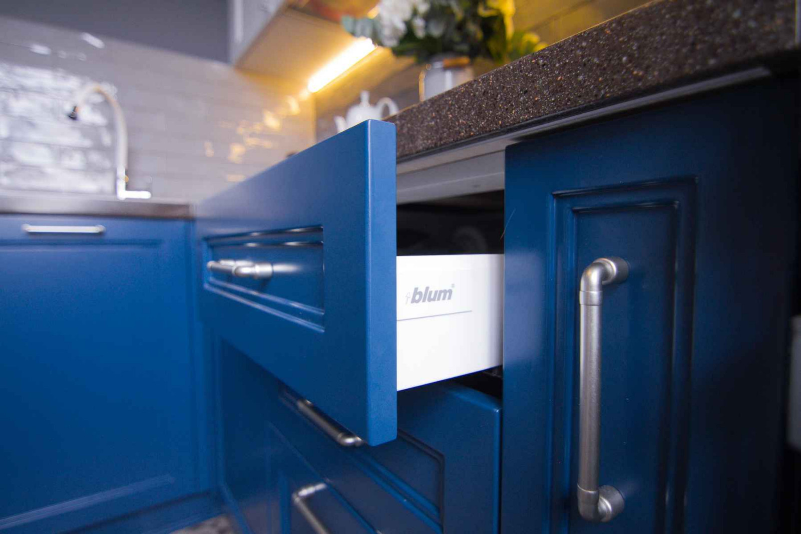 КОМПАКТНАЯ И ФУНКЦИОНАЛЬНАЯ КУХНЯ