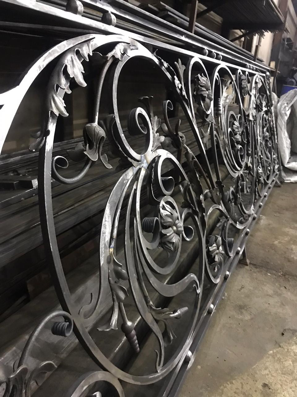 Кованые ограждения в доме.