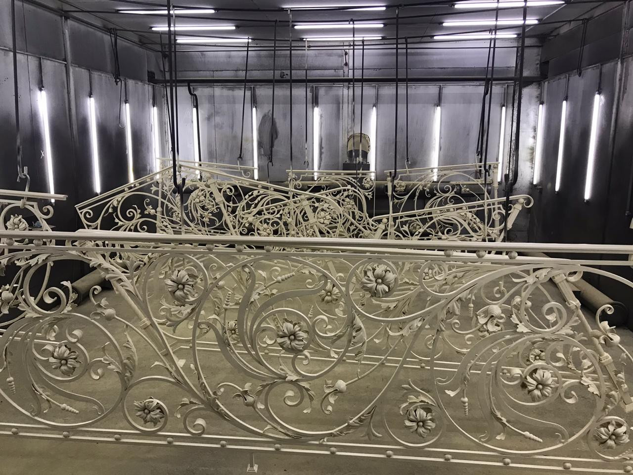 Кованые ограждения в доме.
