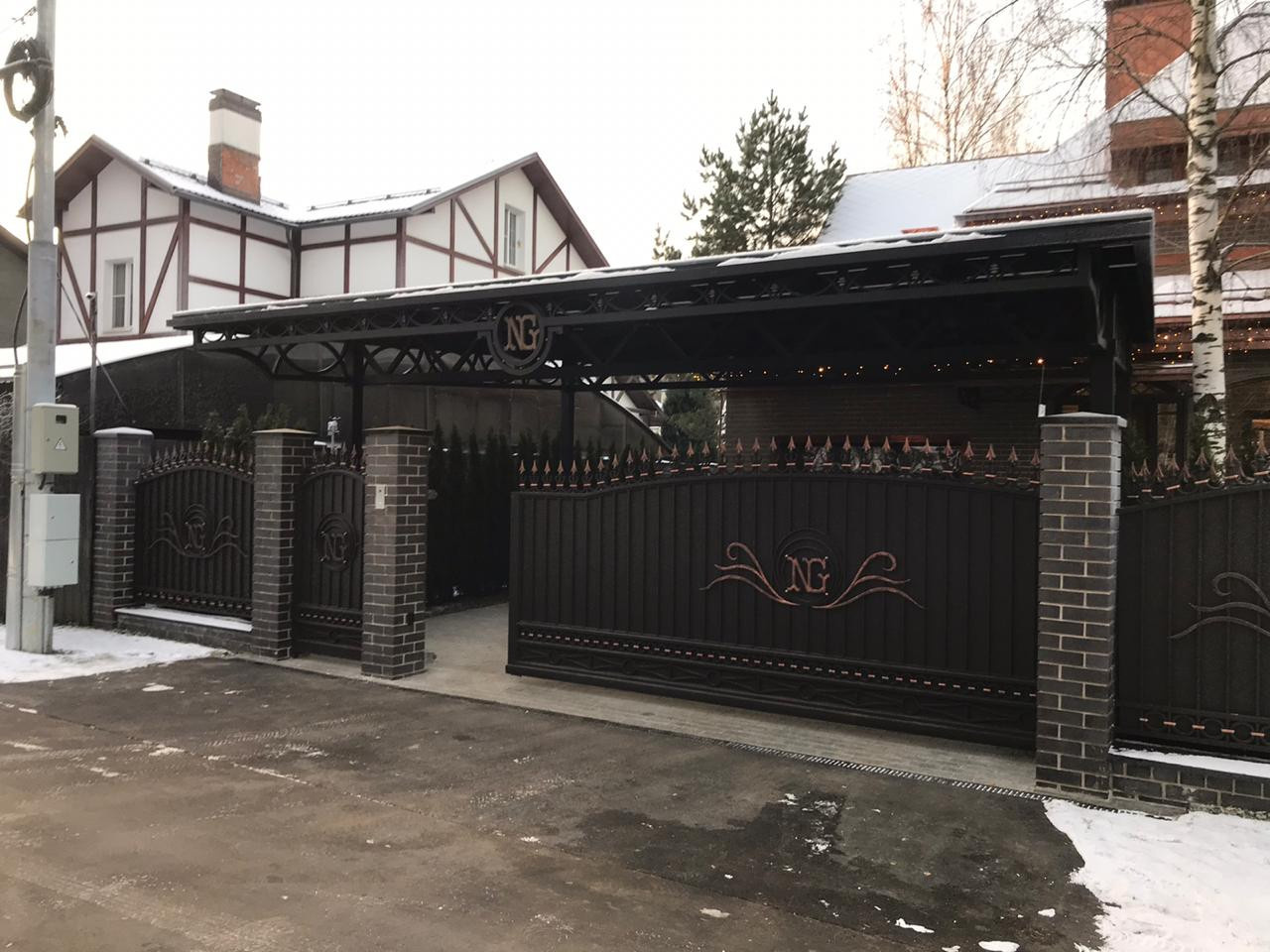 Кованый забор 380 кв.м., откатные ворота 3шт., кованые навесы 3шт.