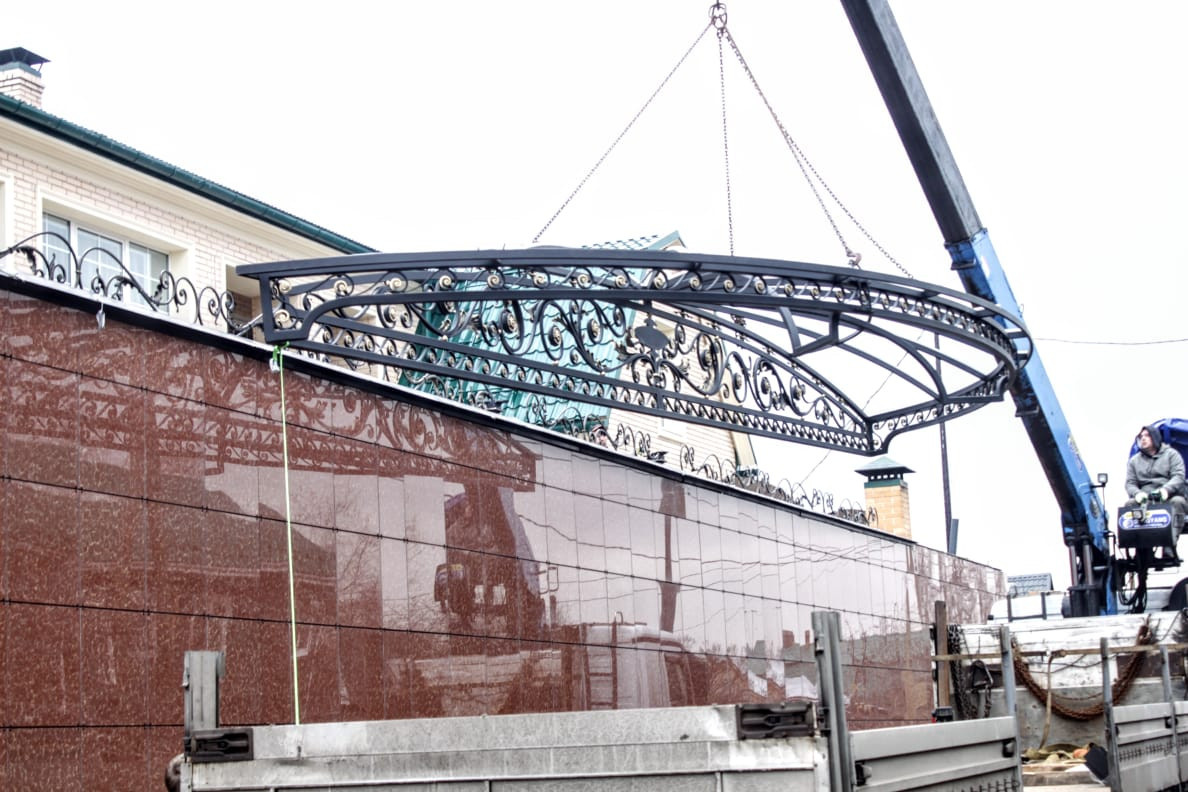 Кованый навес 10,5*2,5м.