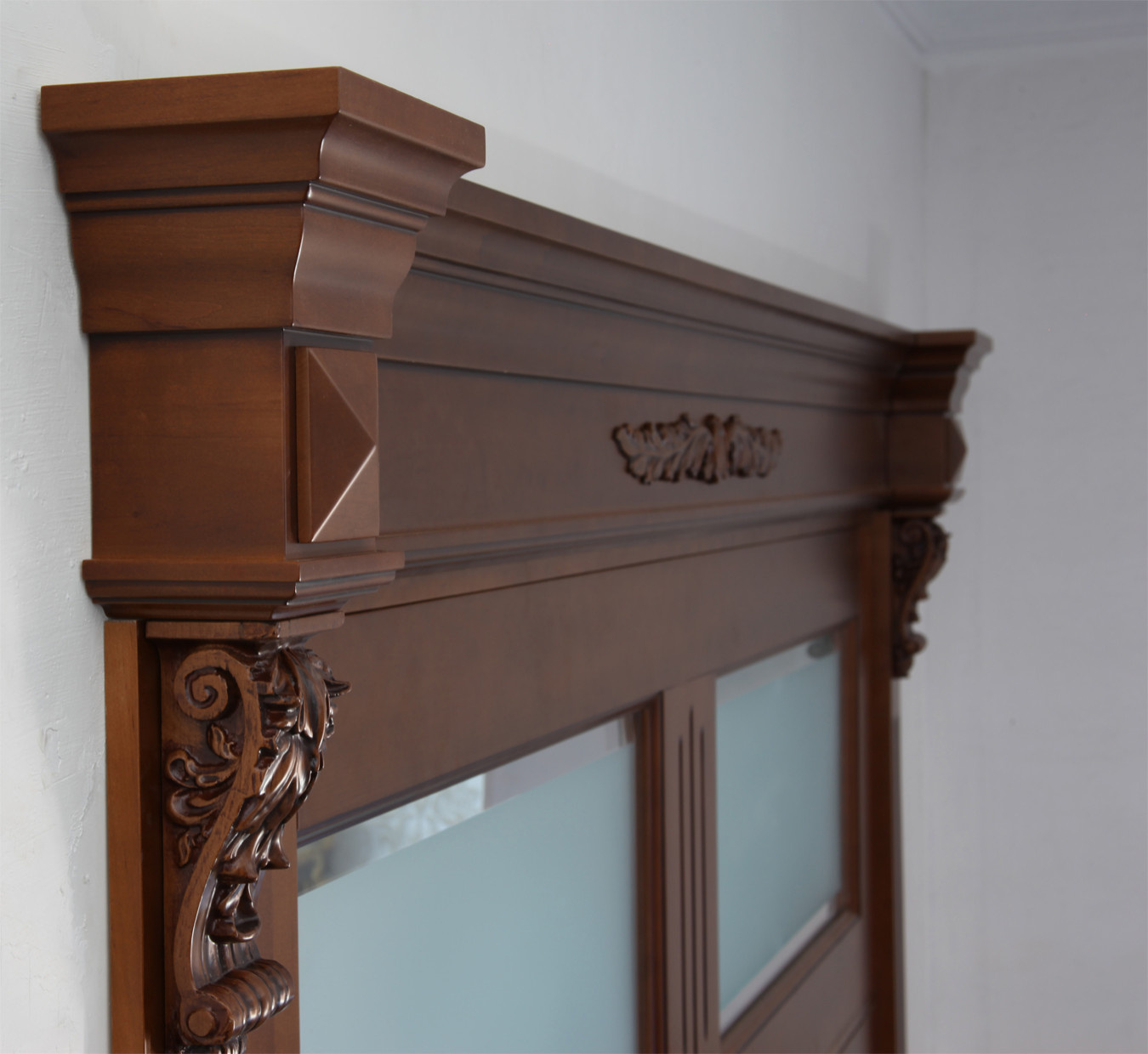 Двери из массива ольхи в КП Кино-1